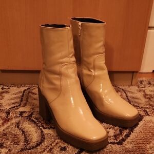 Elegant Tan Heeled Boots